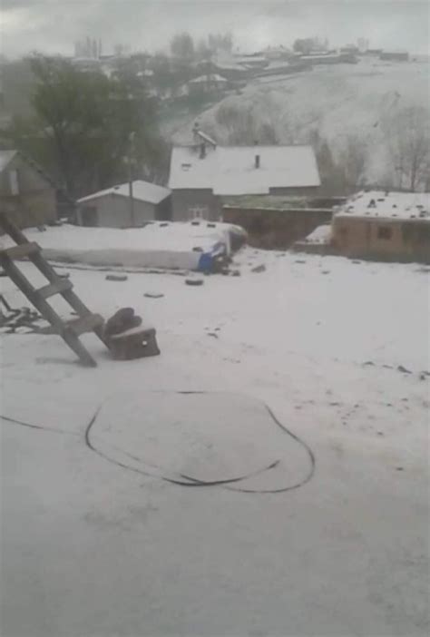 Egede şarkına çeviren görüntü. Mart ayında kar düştü. Yüksekler beyaza büründü